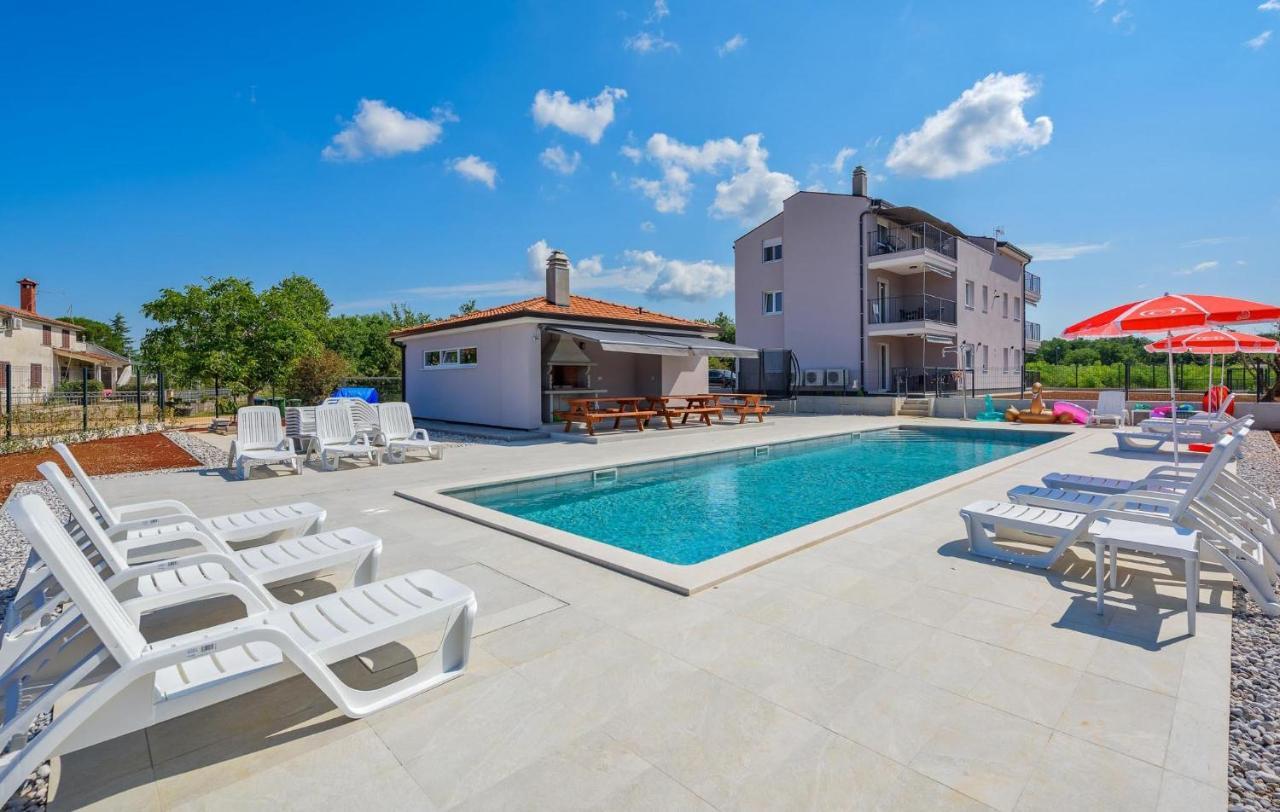 Apartmani Lucija Porec Bagian luar foto