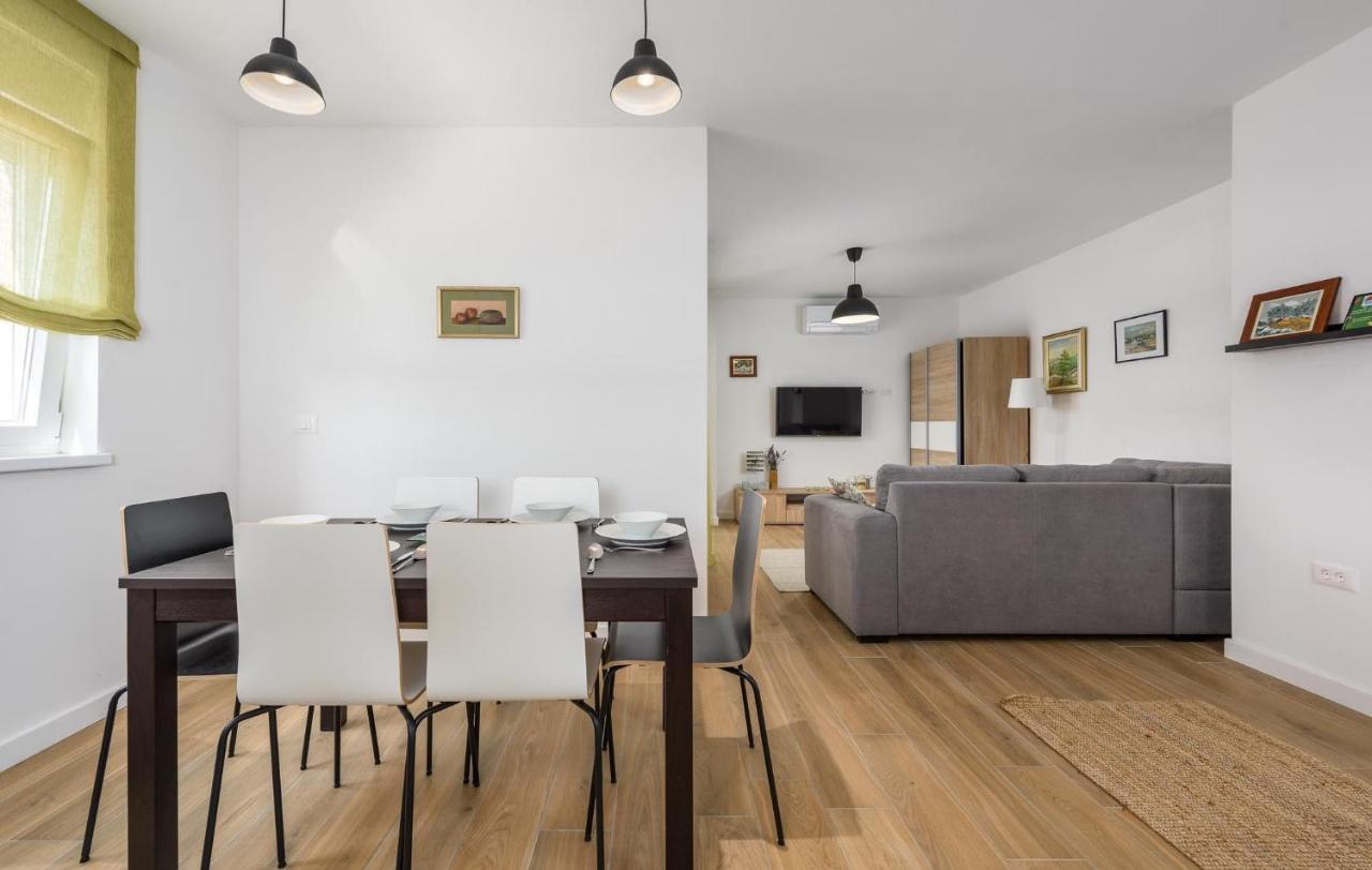 Apartmani Lucija Porec Bagian luar foto
