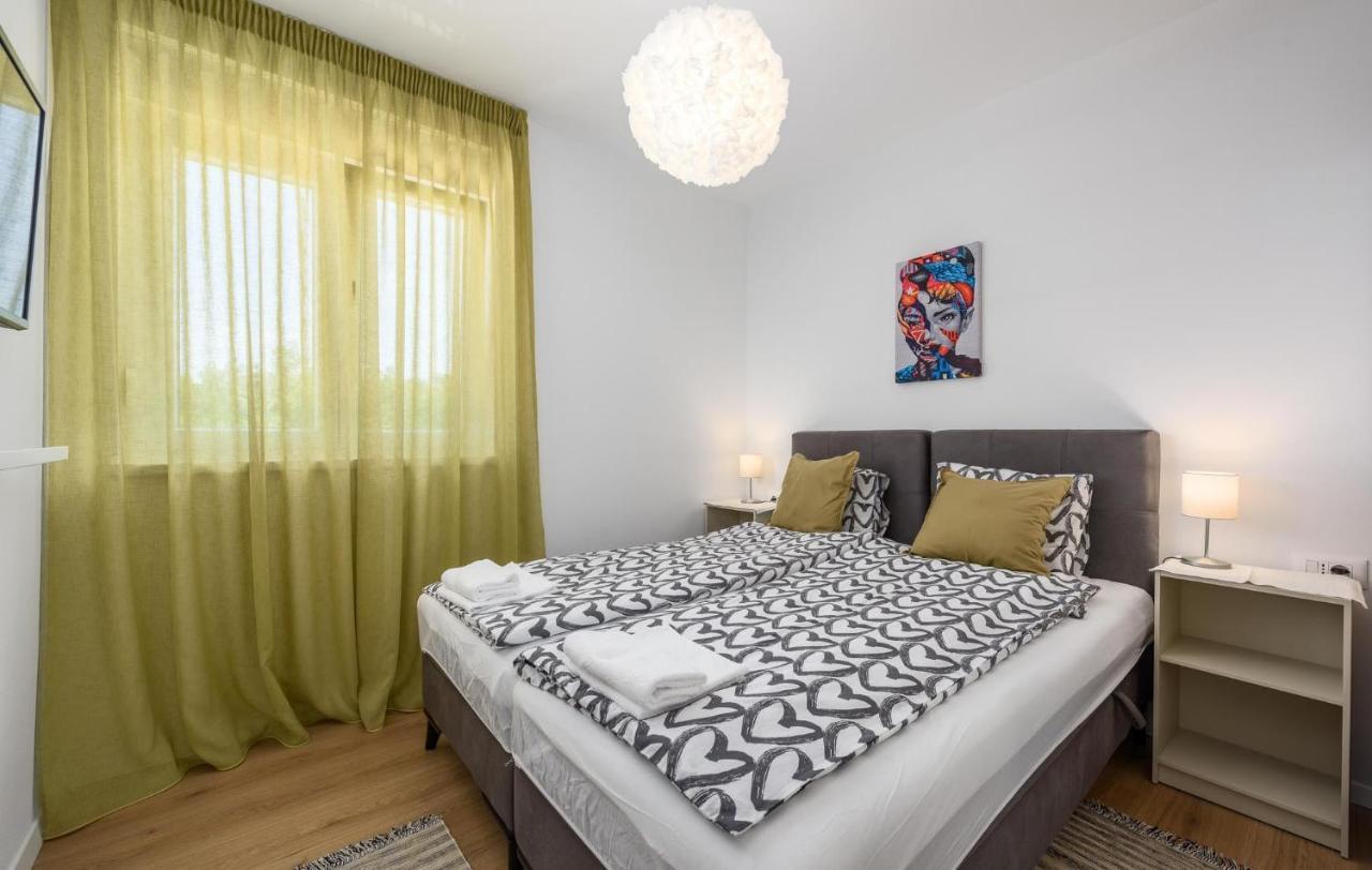 Apartmani Lucija Porec Bagian luar foto