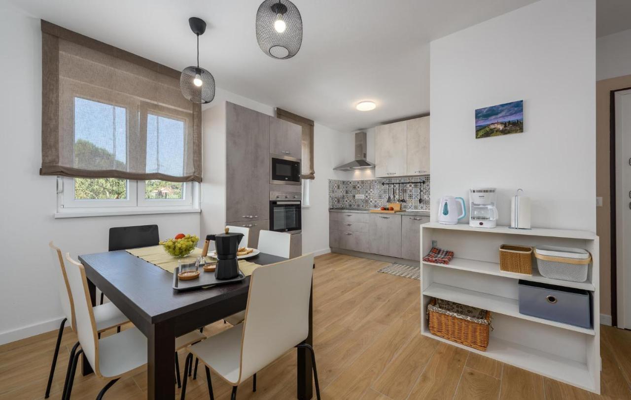 Apartmani Lucija Porec Bagian luar foto