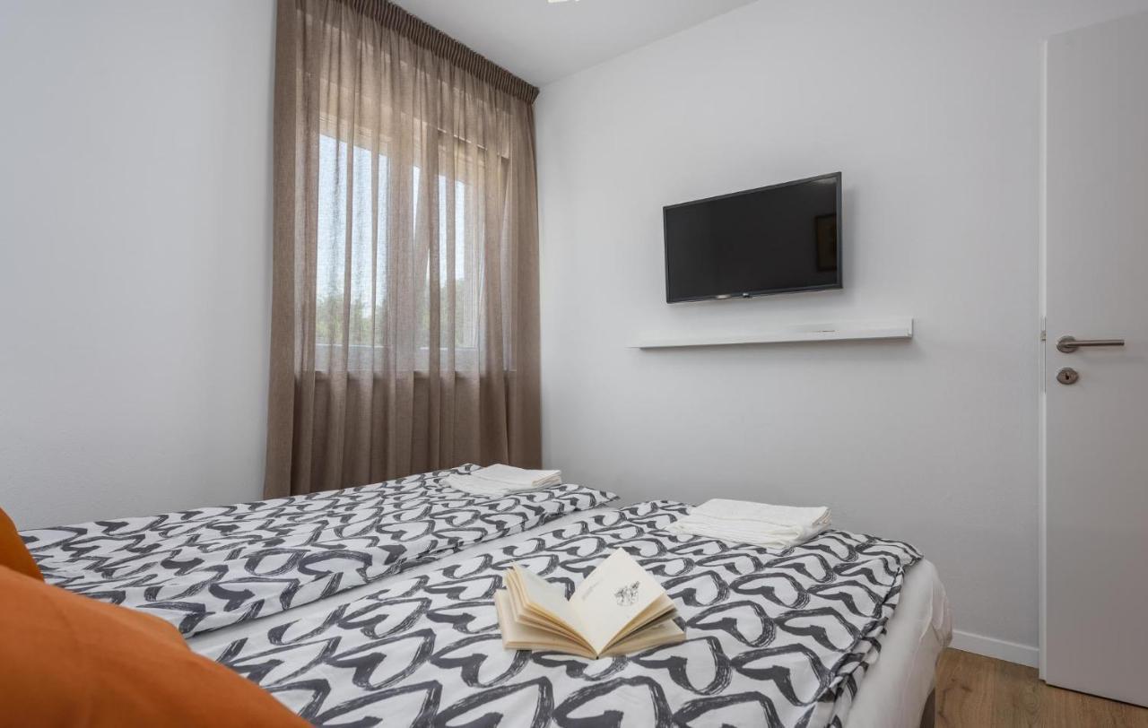 Apartmani Lucija Porec Bagian luar foto