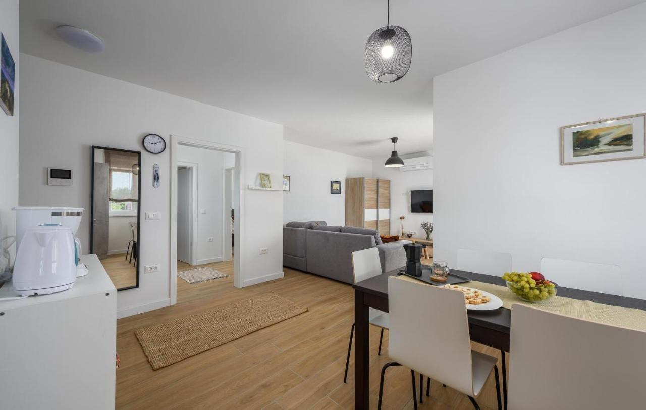 Apartmani Lucija Porec Bagian luar foto