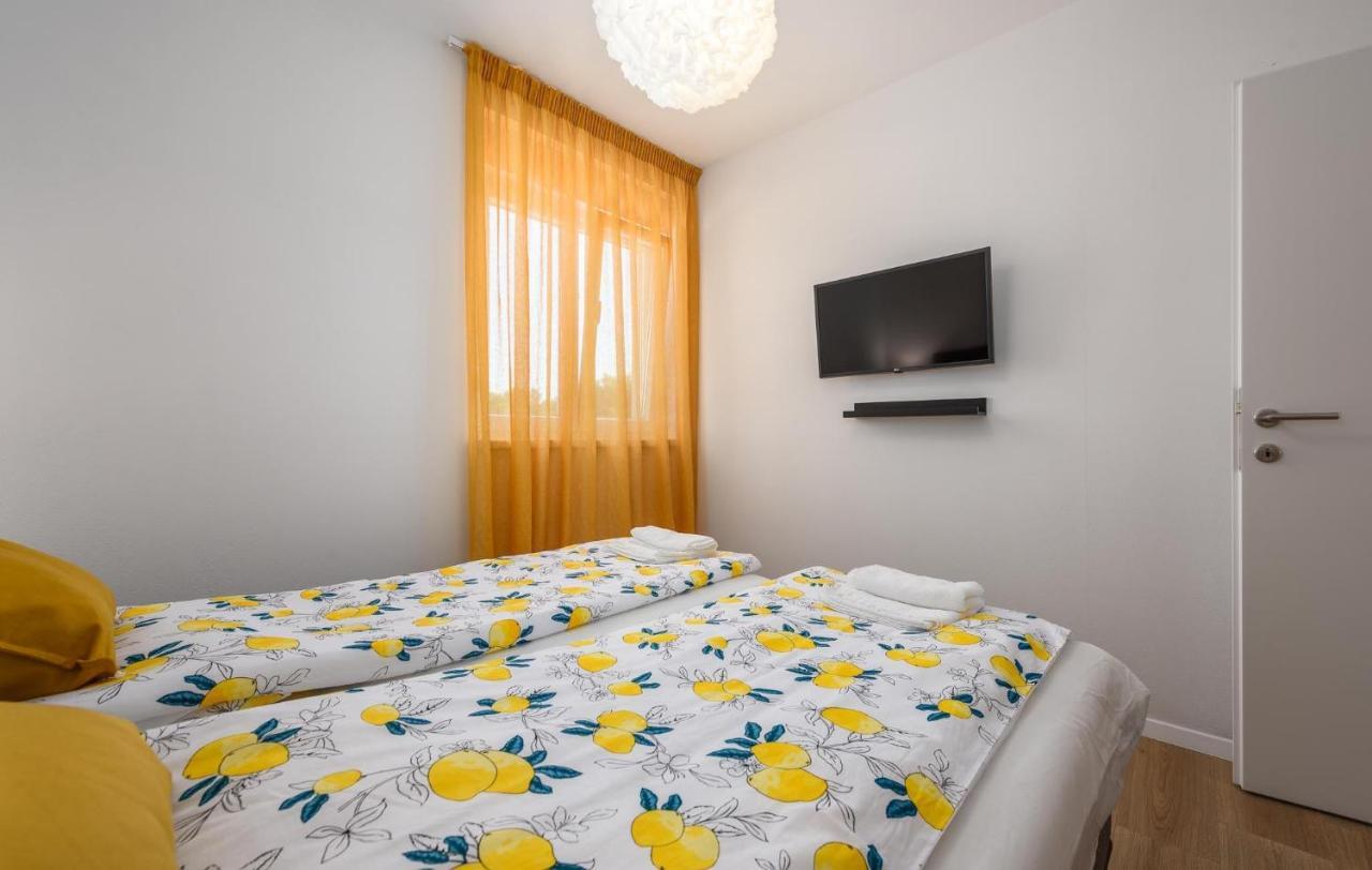 Apartmani Lucija Porec Bagian luar foto