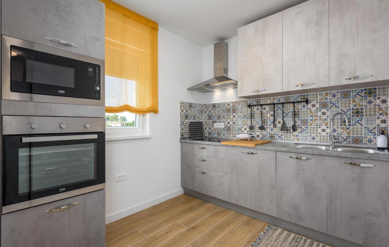 Apartmani Lucija Porec Bagian luar foto