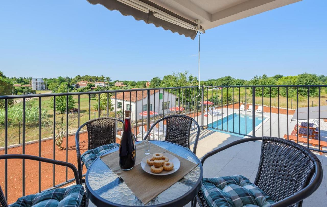 Apartmani Lucija Porec Bagian luar foto