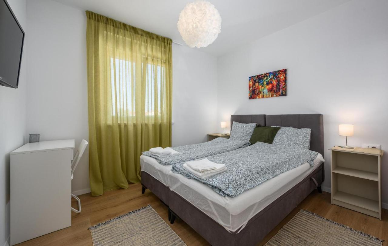 Apartmani Lucija Porec Bagian luar foto