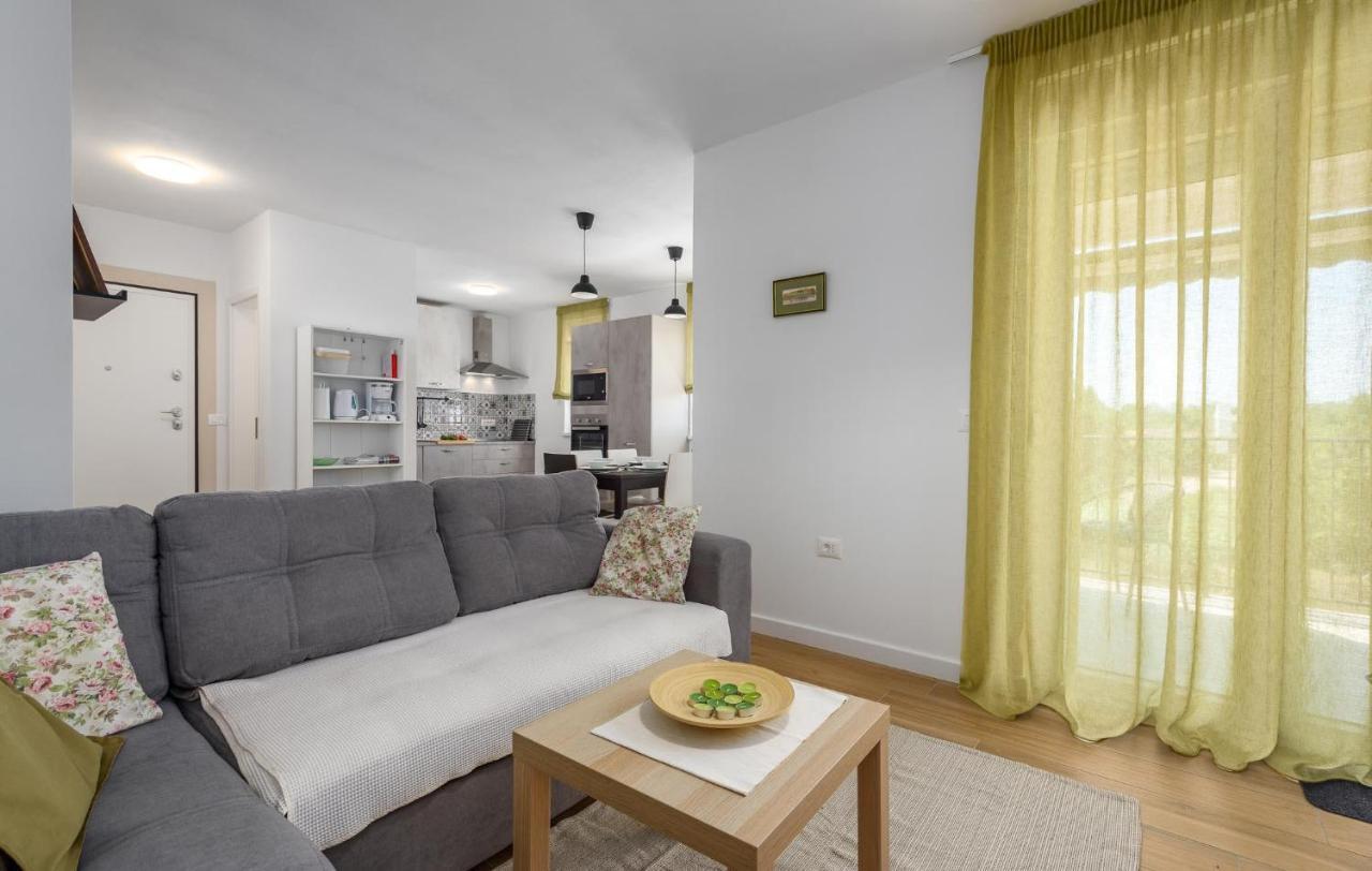 Apartmani Lucija Porec Bagian luar foto