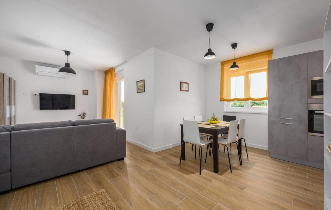 Apartmani Lucija Porec Bagian luar foto