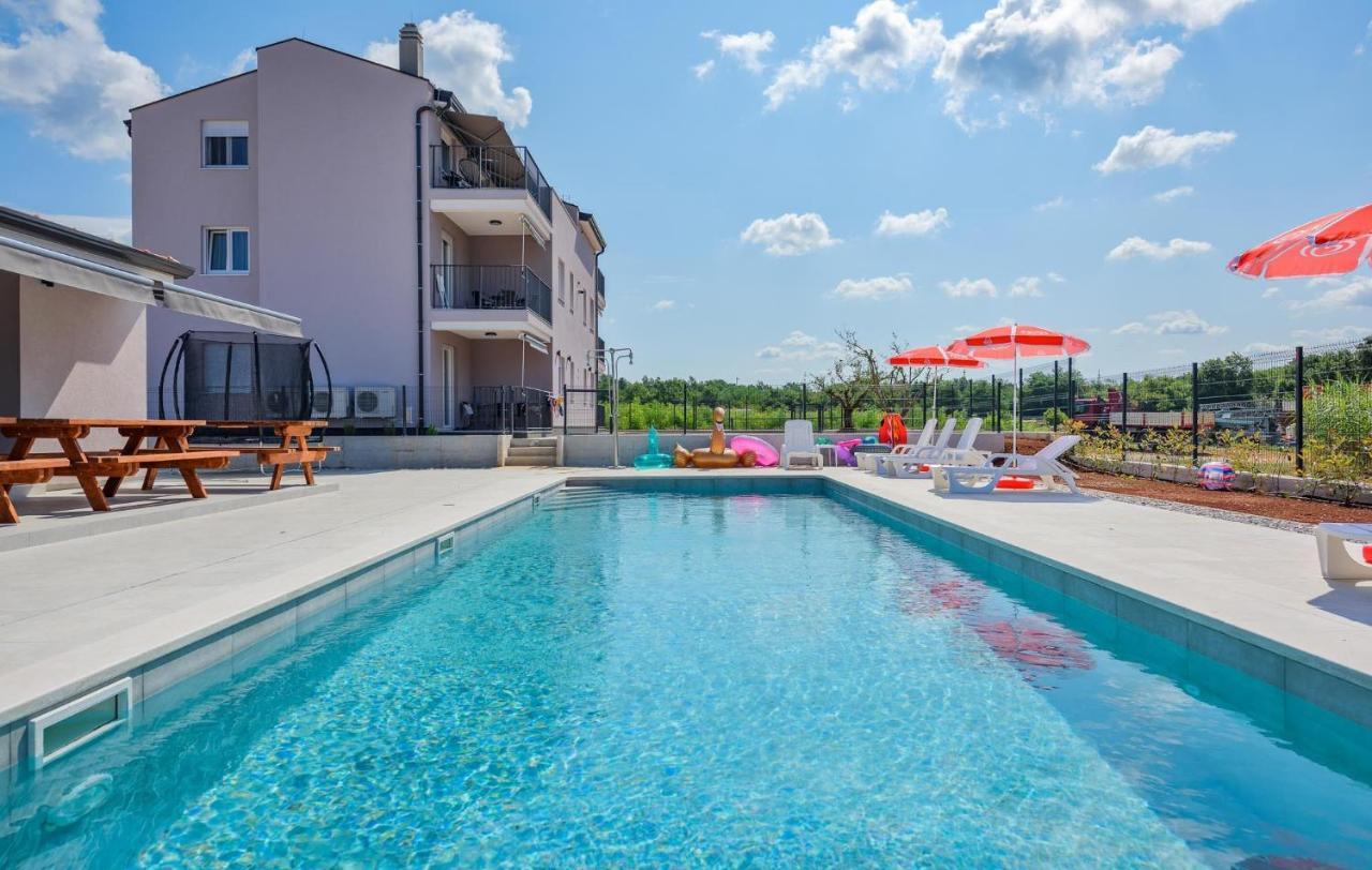 Apartmani Lucija Porec Bagian luar foto