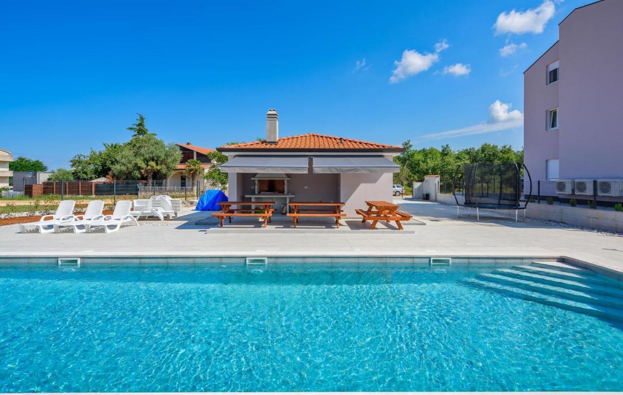 Apartmani Lucija Porec Bagian luar foto
