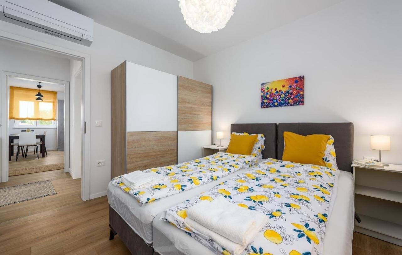 Apartmani Lucija Porec Bagian luar foto