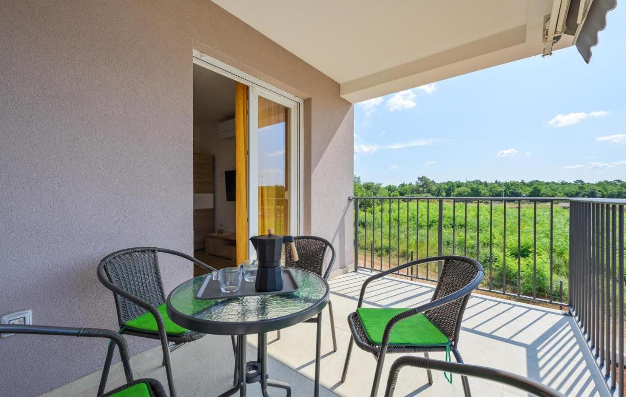 Apartmani Lucija Porec Bagian luar foto