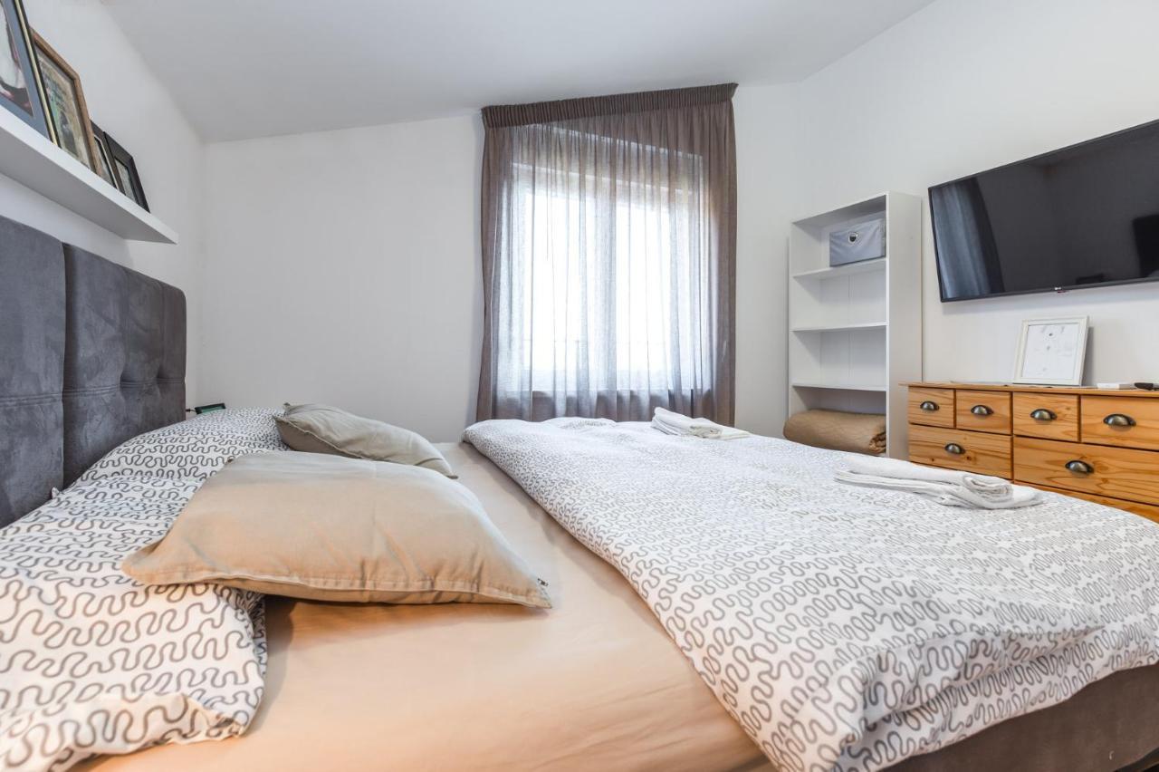 Apartmani Lucija Porec Bagian luar foto